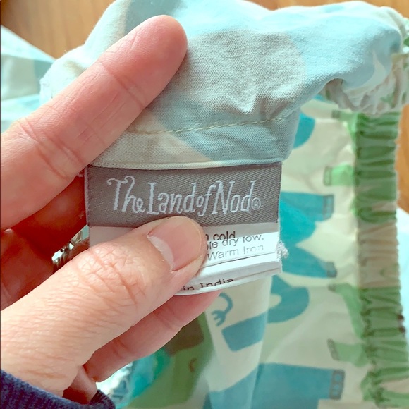 Land of Nod crib sheet & stuffy bundle + GIFT - Picture 5 of 8